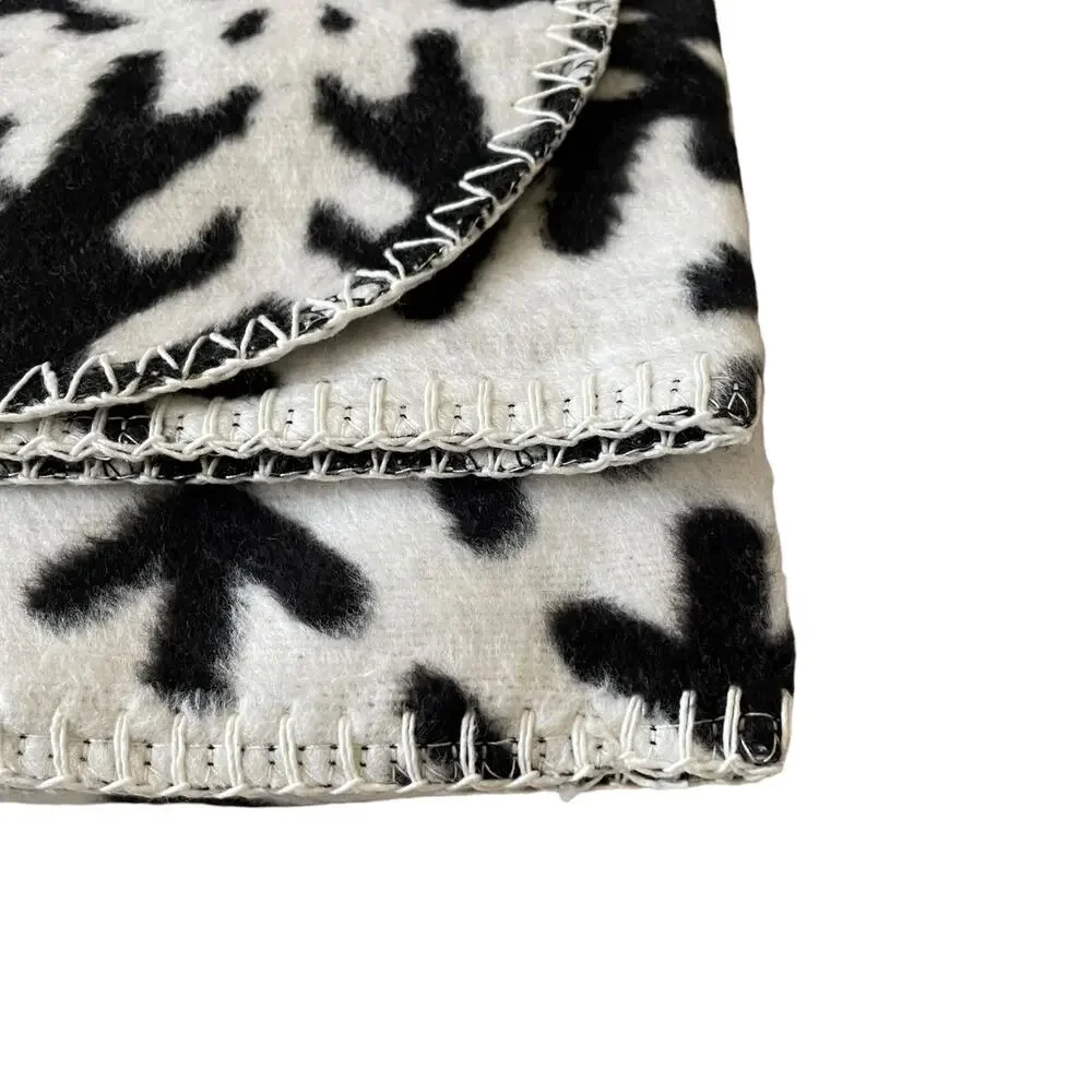 Docofil Christmas SNOWFLAKES Reversible Throw 51x67 Portugal Black & White